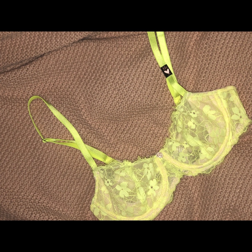 VS Unlined Uplift Lace Bra